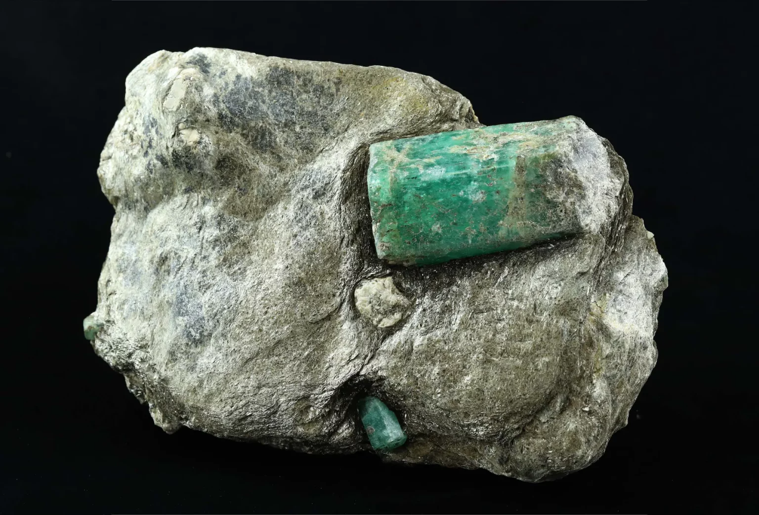 Beryl (emerald) on blackshale Muzo, Boyaca Colombia