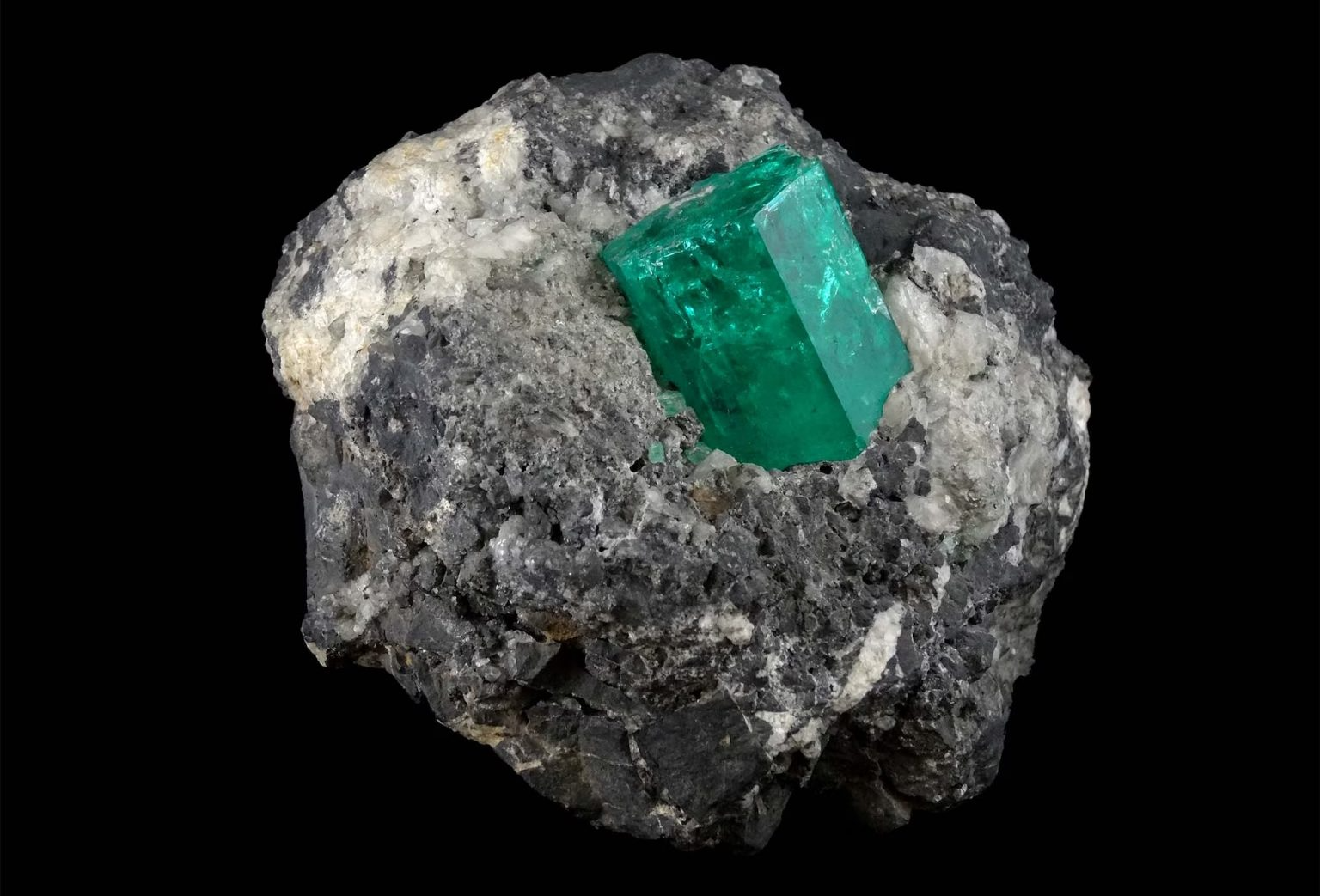 Beryl (emerald) on blackshale Muzo, Boyaca Colombia 2