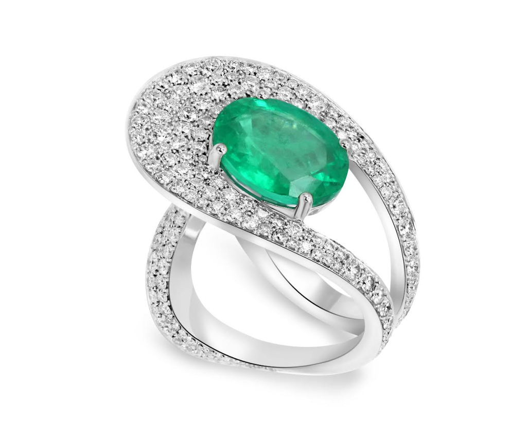 Cushion Peredot - Energy Flow Ring - The Elegance of DEMICHELI - Luxe Gulf Magazine