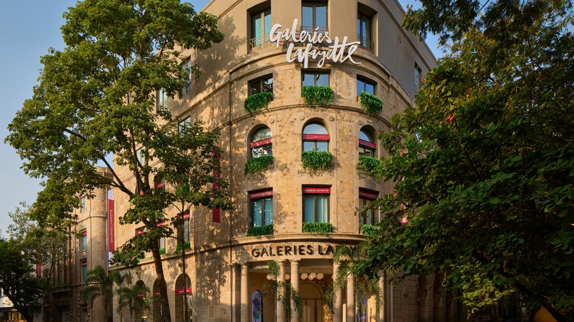 Galeries Lafayette - Exterior Horizontal