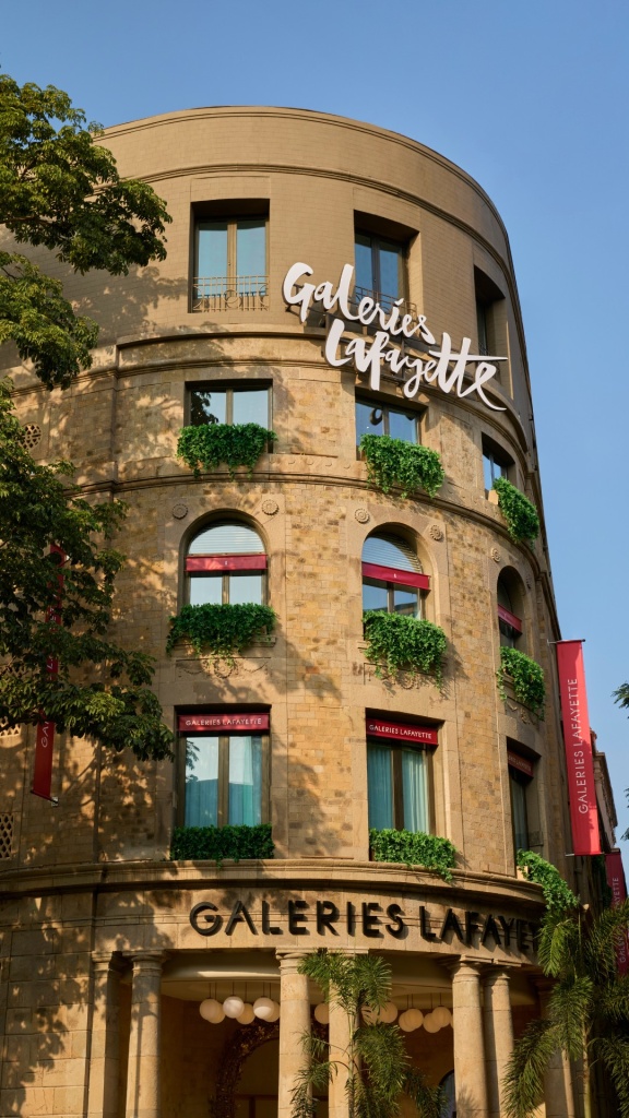 Galleries Lafayette Vertical - Exterior