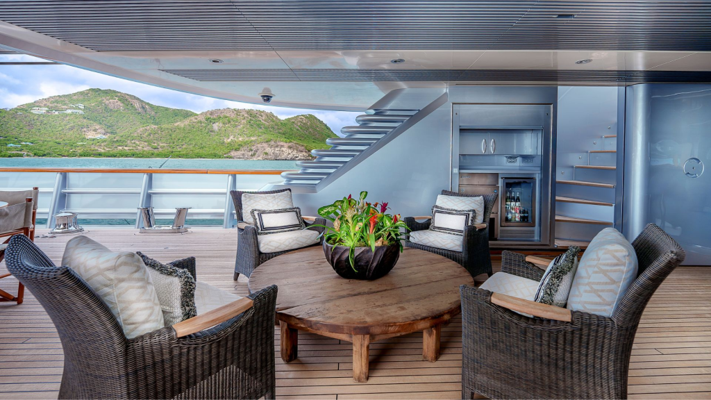 Jumeirah Maltese Falcon Deck Outdoor Dining Table